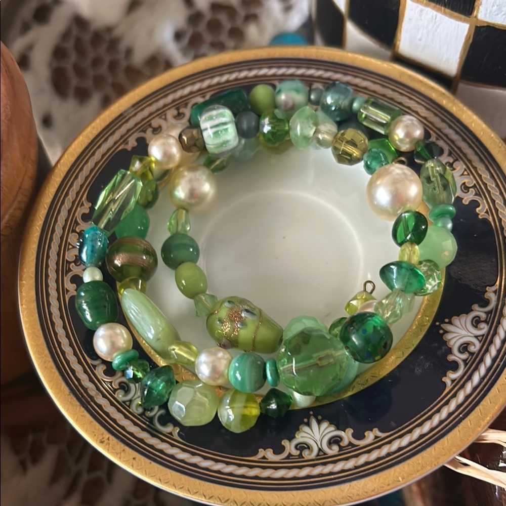 Vintage Green Art Glass Bead Wire Wrap Memory Bracelet